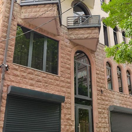 Aygestan Plaza Aparthotel Yerevan Exterior photo