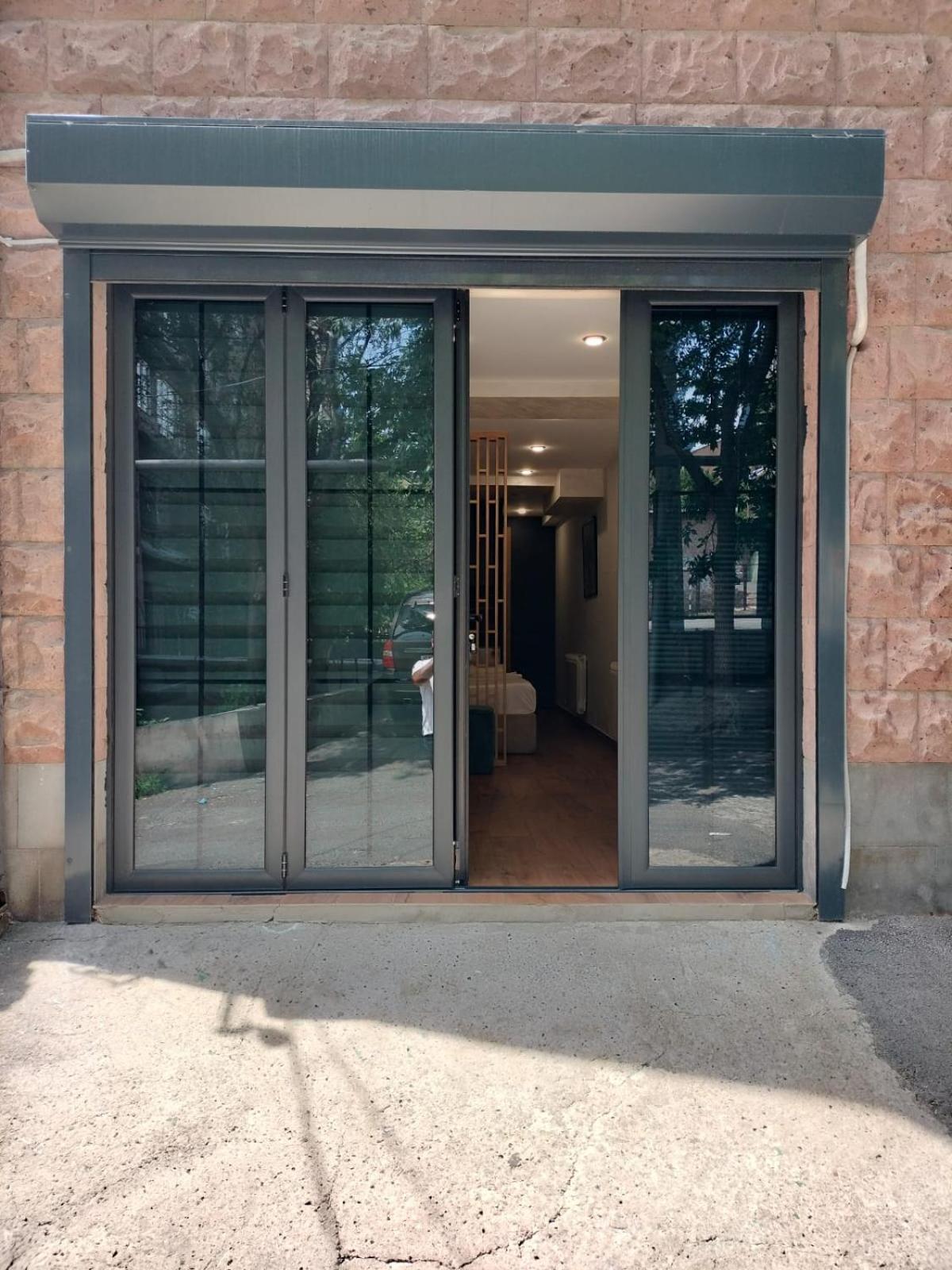 Aygestan Plaza Aparthotel Yerevan Exterior photo