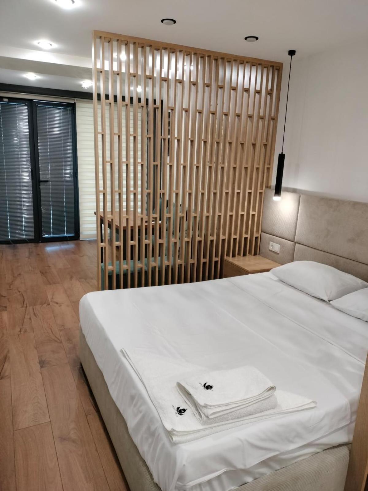 Aygestan Plaza Aparthotel Yerevan Exterior photo