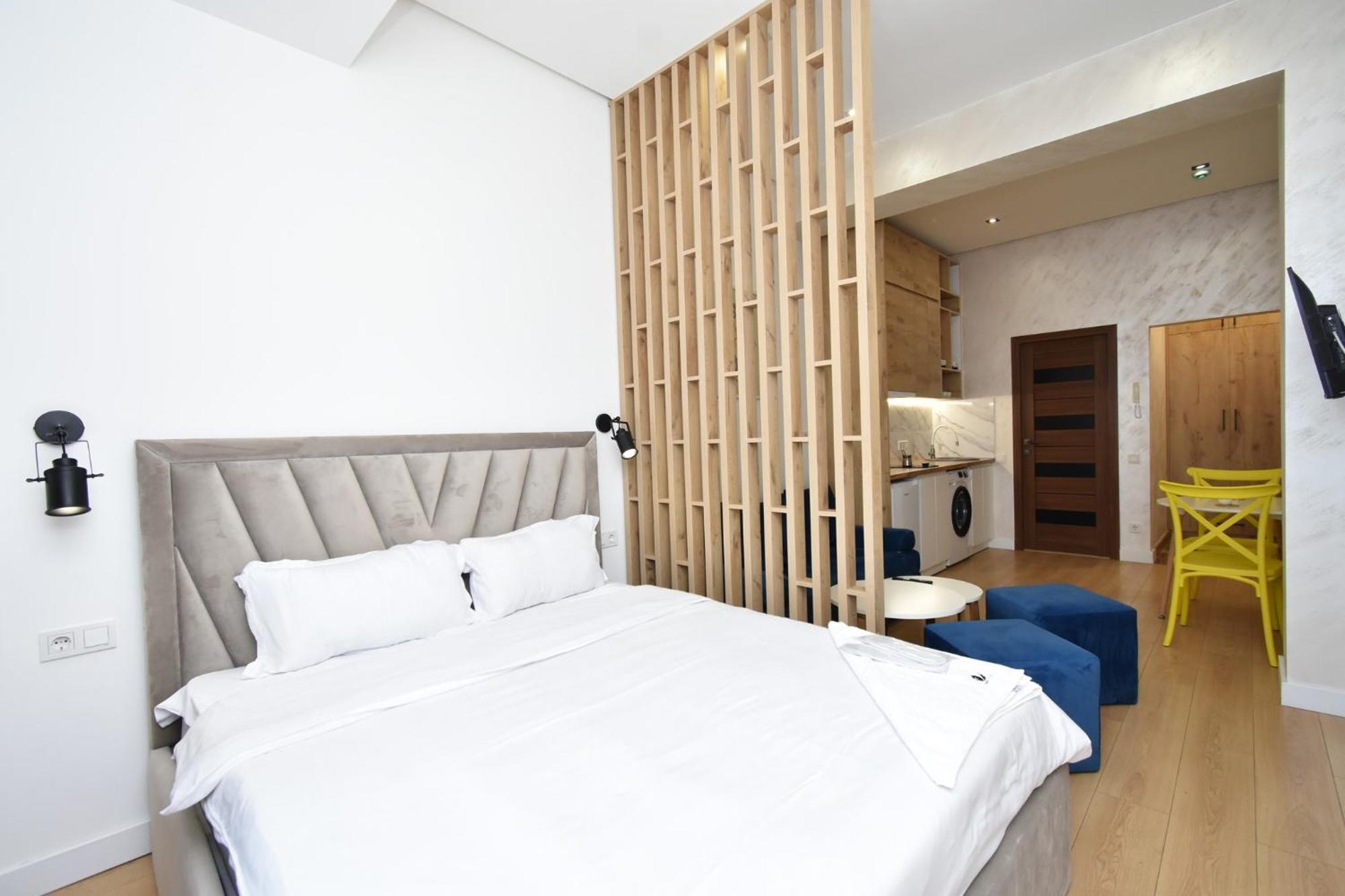 Aygestan Plaza Aparthotel Yerevan Exterior photo