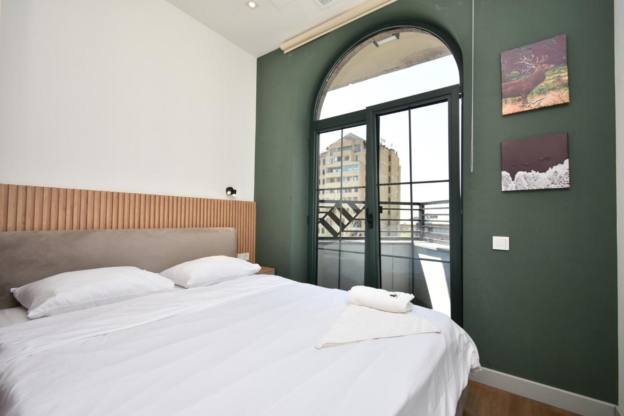 Aygestan Plaza Aparthotel Yerevan Exterior photo