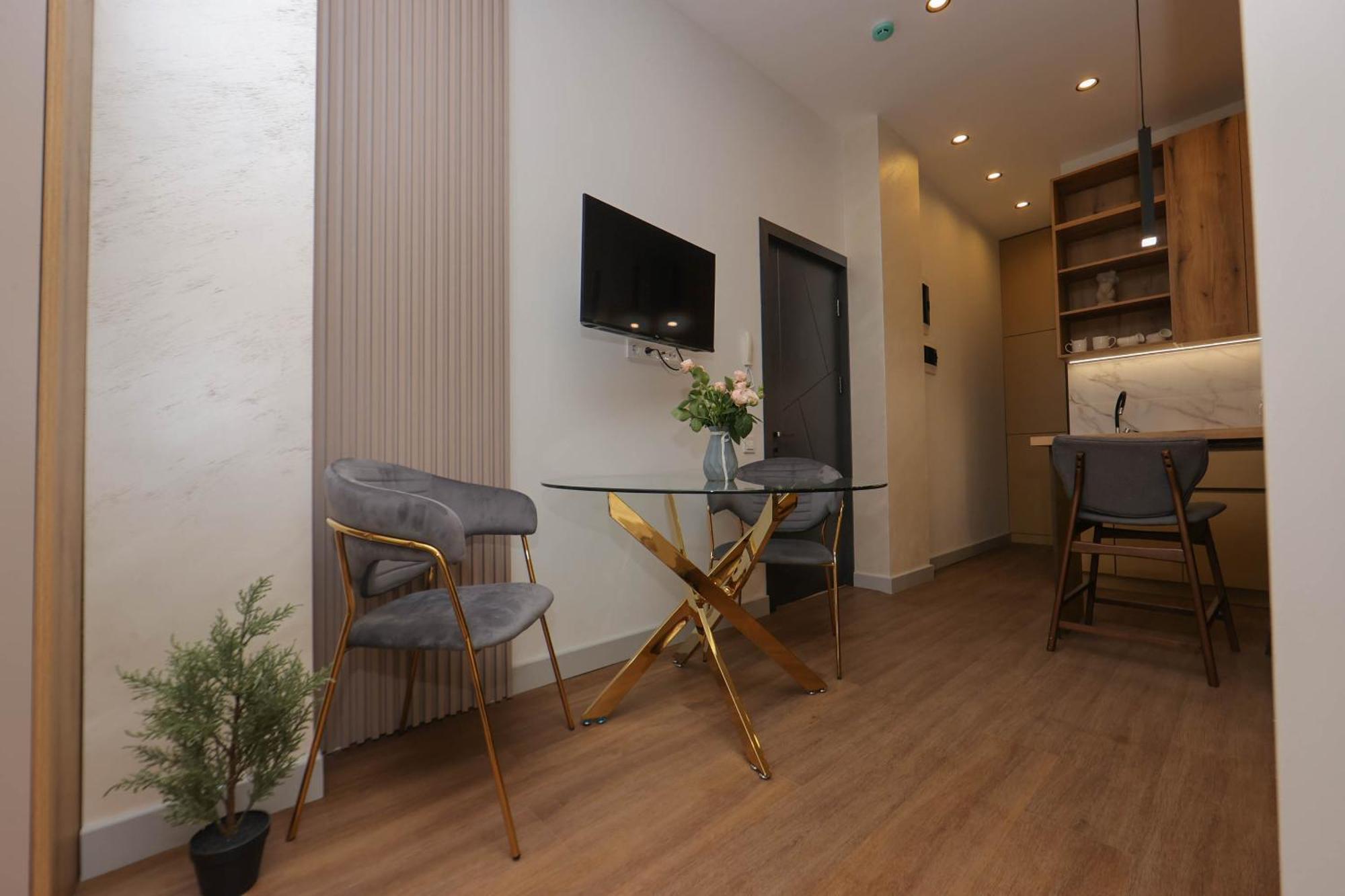 Aygestan Plaza Aparthotel Yerevan Exterior photo