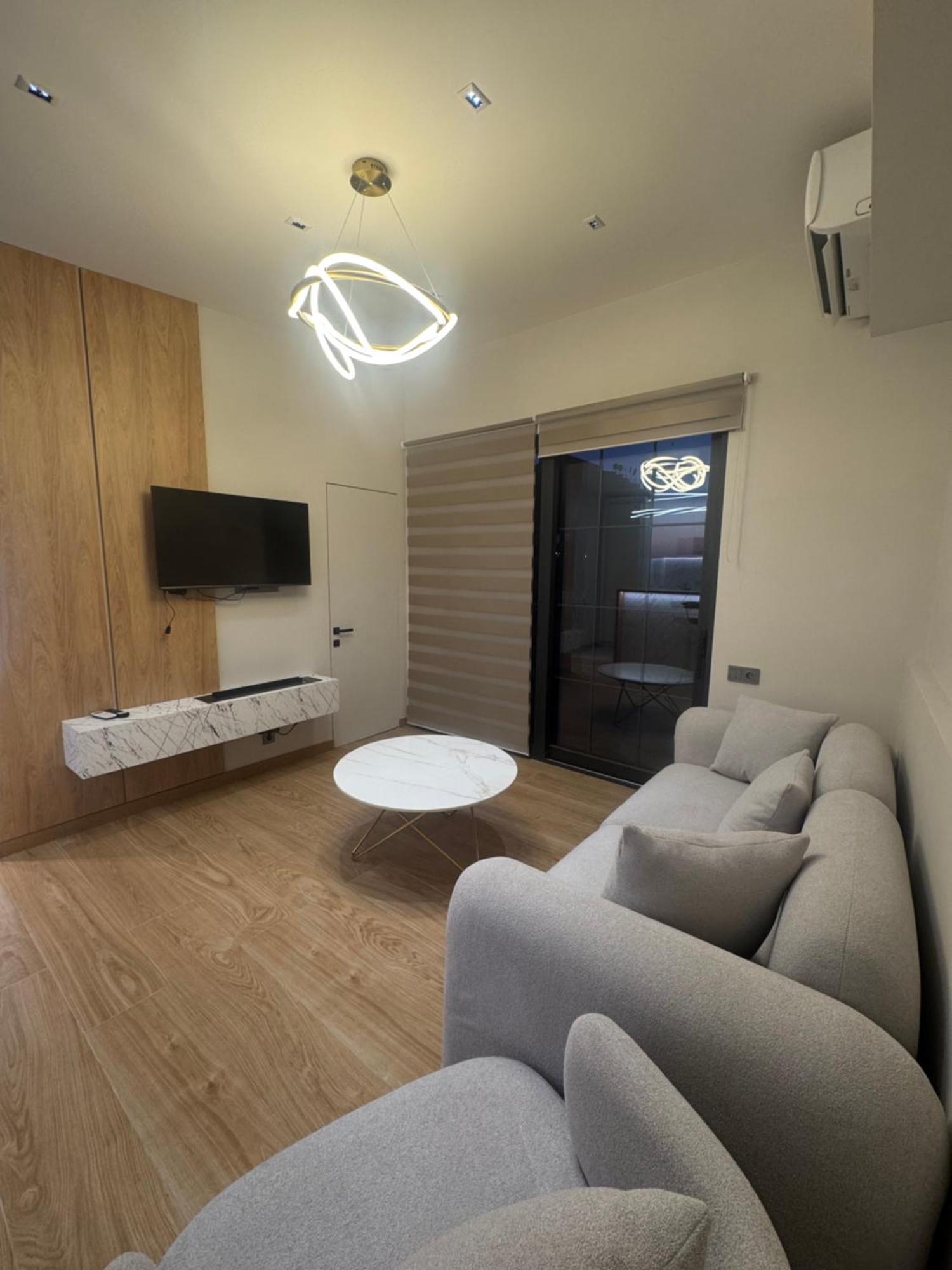 Aygestan Plaza Aparthotel Yerevan Exterior photo